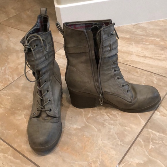 Guess Shoes - By Guess boots size 9